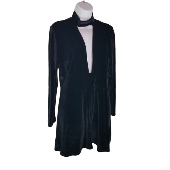 Express black velour long sleeve shorts romper - Picture 3 of 10